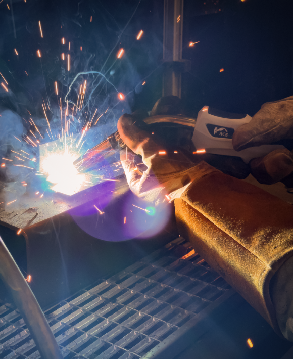 Voorpagina foto ACE MIG